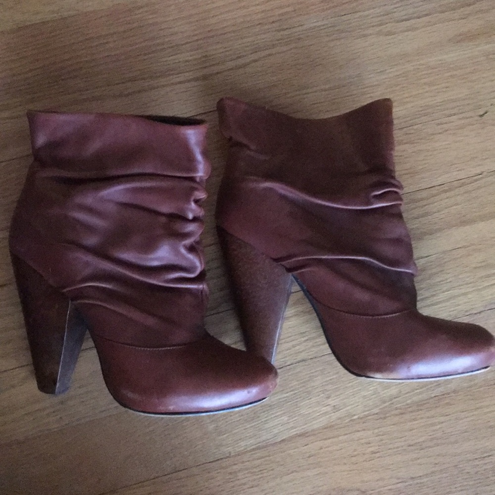 Leather cognac ankle booties